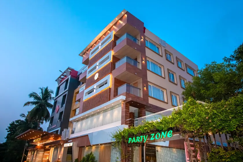 Hotel RAKS - Image 1