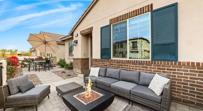 Contemporary Desert Home - Fire Pit & Loft - Image 1