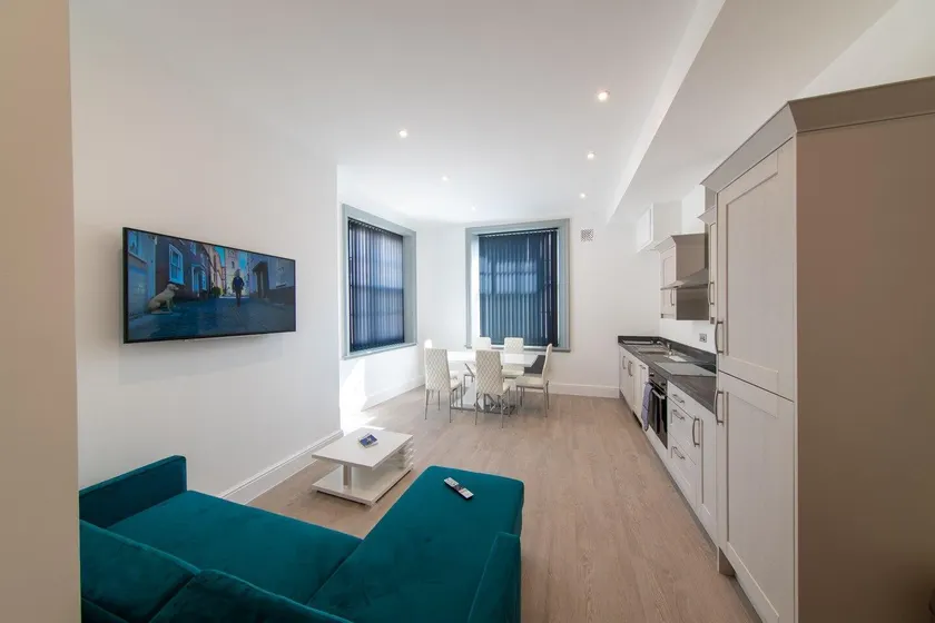 16 Queen Avenue Collection by Happy Days - Image 1