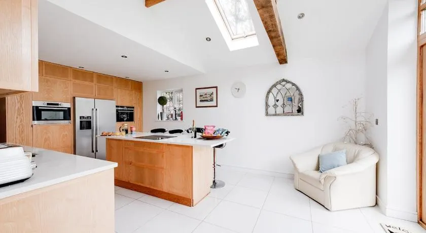 Harbourways Emsworth, Pet Friendly Coastal Retreat, Contractors & Leisure, Free Parking, Walk to Pubs - Image 1