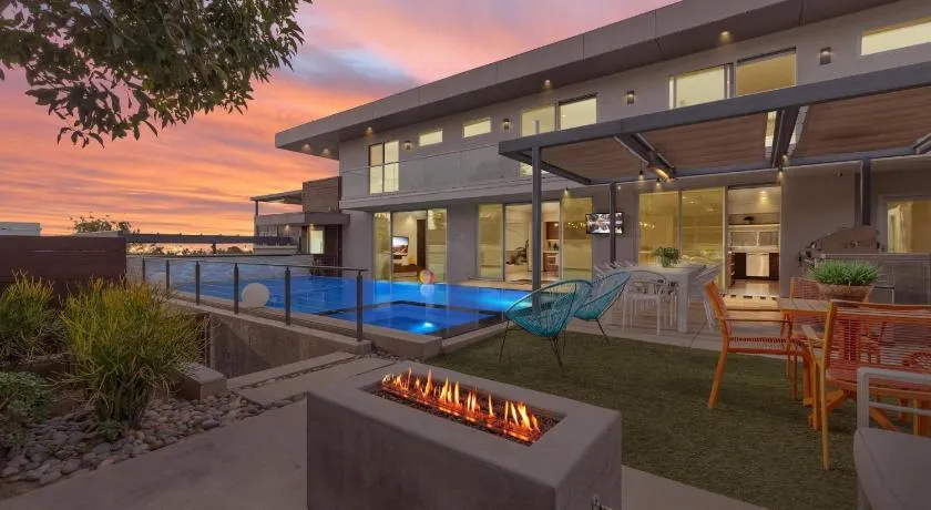 Luxury Coastal Home - Pool, Spa, AC, & Ocean Views - Image 1