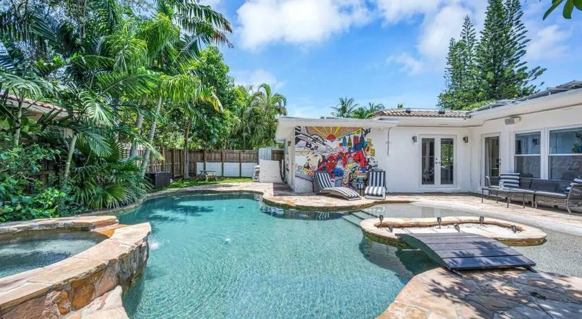 Modern Tropical Pool House North Miami Hot Tub - Image 1