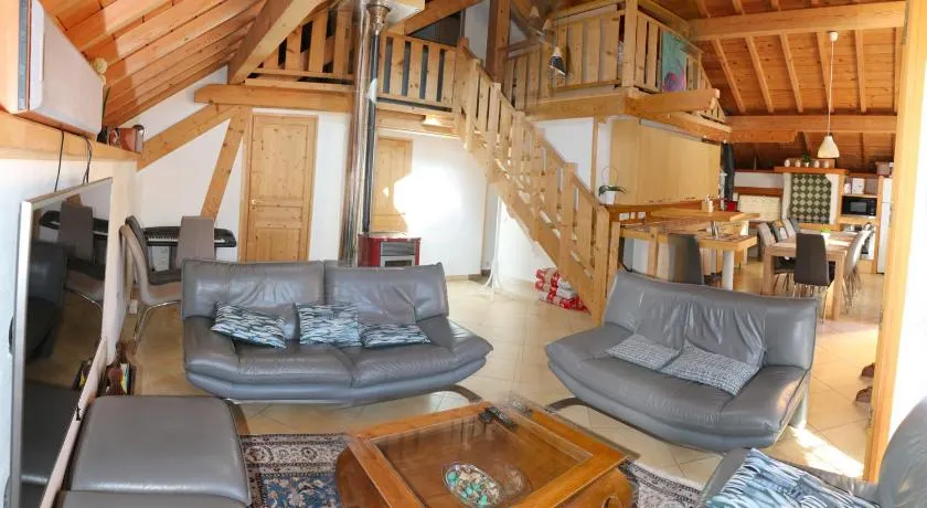Chalet Savoyard Balcon de Villy - Image 1