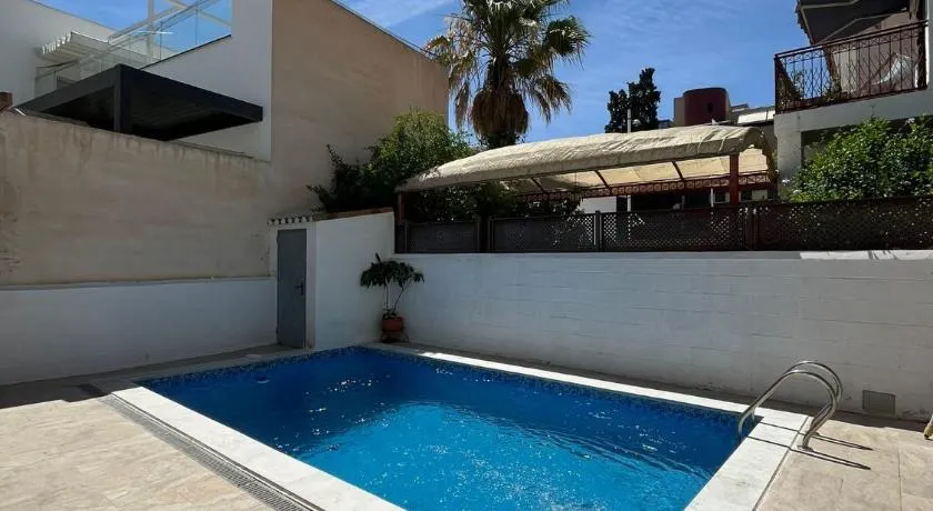 Alquibla relax y armonía con piscina junto a restaurantes y supermercados - Image 1