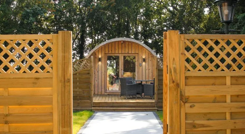 Highgate Cabin - Image 1