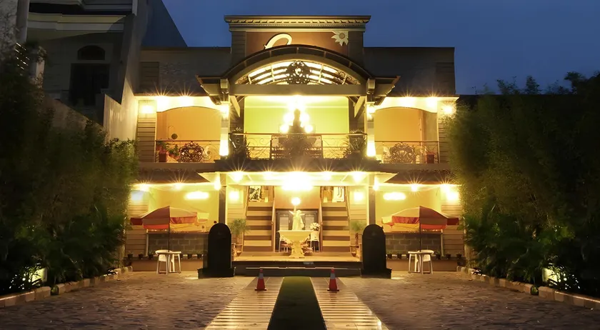 Patria Palace Hotel - Image 1
