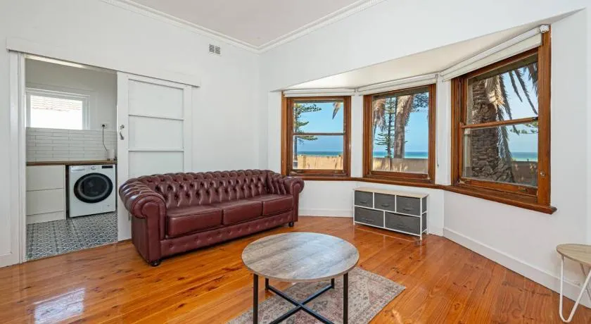 The Largs Lookout - Modern Apartment - Image 1