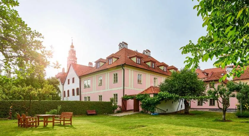 Orangerie Garden by KH - Image 1