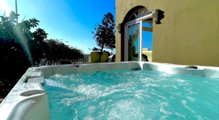 Villa mit Terrasse, Garten und Whirlpool - Image 1