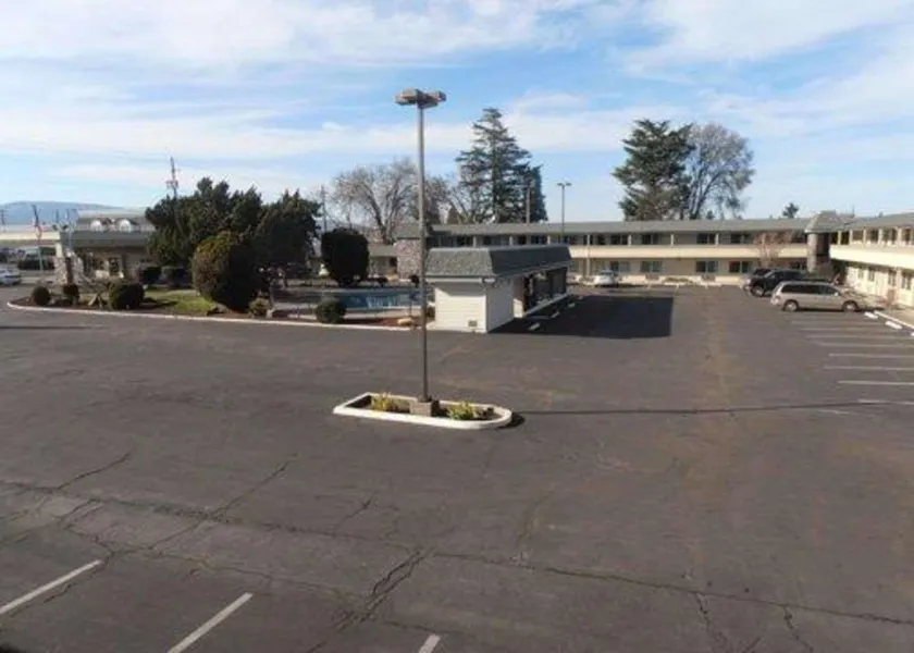 Econo Lodge Inn and Suites Central - Image 1