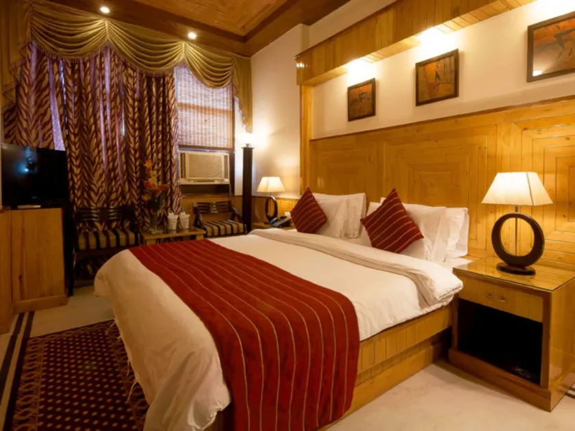 Wood Castle Hotel - Image 1
