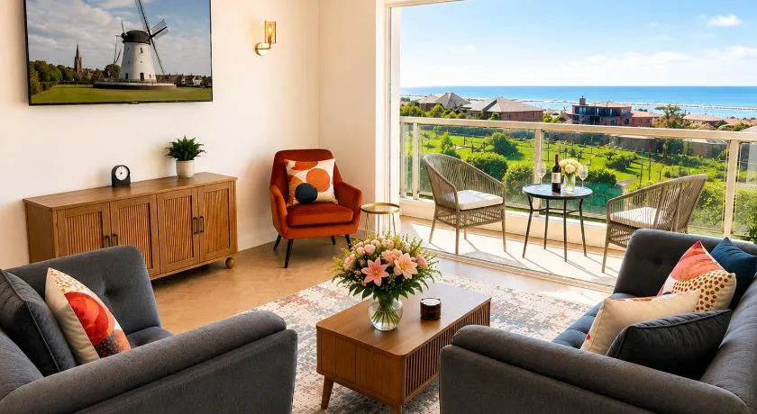 Great Modern Sea View Apartment on the Promenade - Image 1