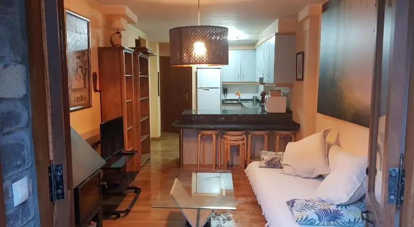 Apartamentos Nilsson, Casa Botigue, centro de Plan - Image 1