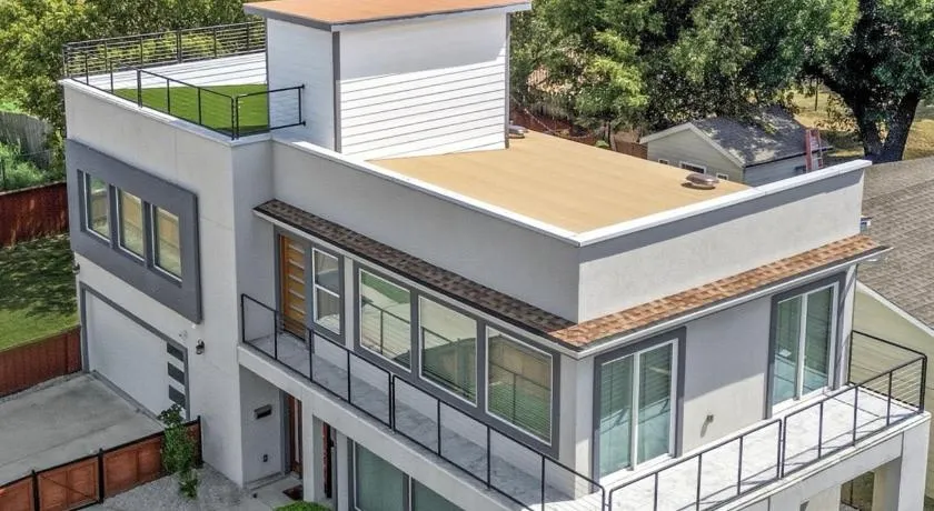 Modern 3 BR Retreat on River With DT Skyline View - Image 1