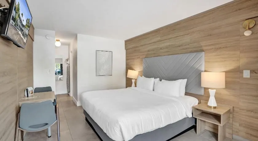 Coastal King Suite Stay at Ocean Blvd - Image 1