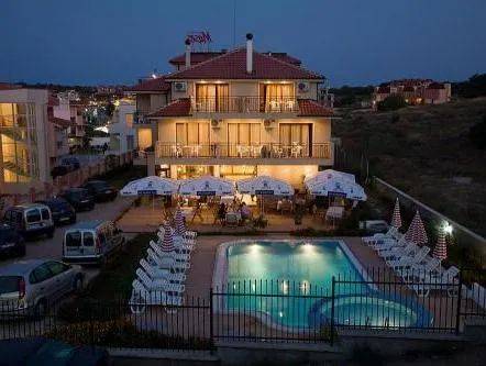Family Hotel Muses - Image 1