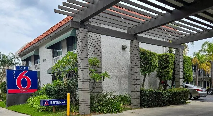Studio 6 Suites Santa Ana, CA - Image 1