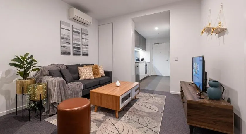 Footscray pool pleasant &Bright 2BR2BA apt - Image 1