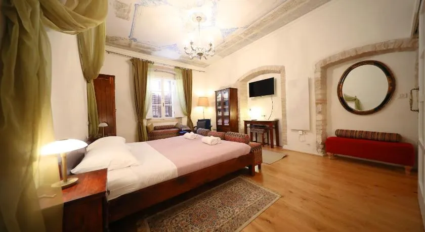 Petrizio Palace - Image 1