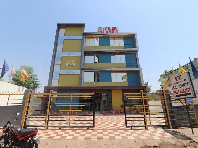 Capital O 30234 Hotel Shri Sai Amrit - Image 1