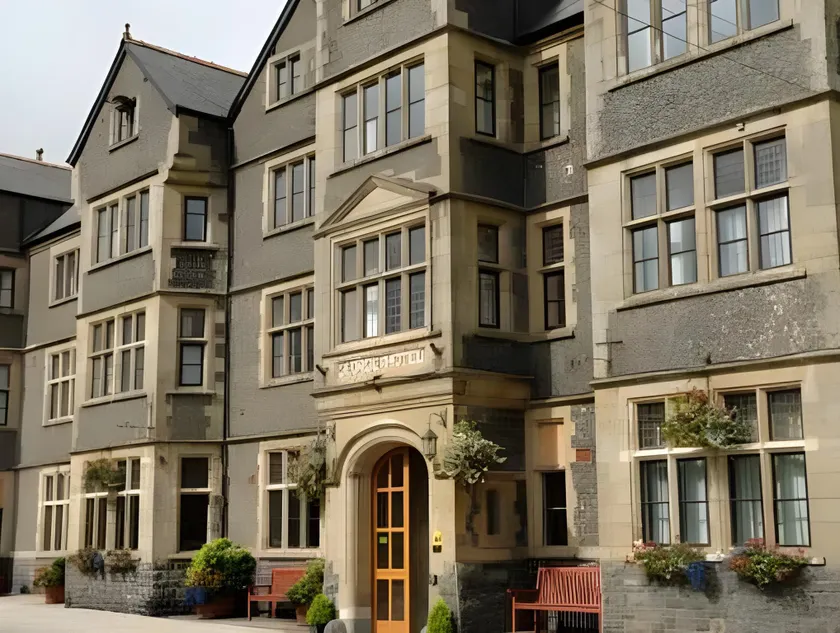 George IV Hotel - Image 1
