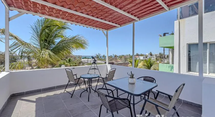 Sea View Roof-Deck Apartment, 1 Block to Malecón - Image 1