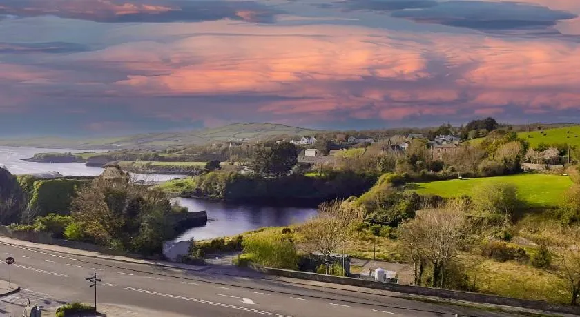Wild Atlantic Way - Retreat - Sleeps 12 - Image 1