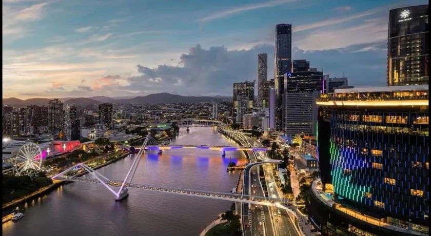 Queen's Wharf Apartments - Image 1