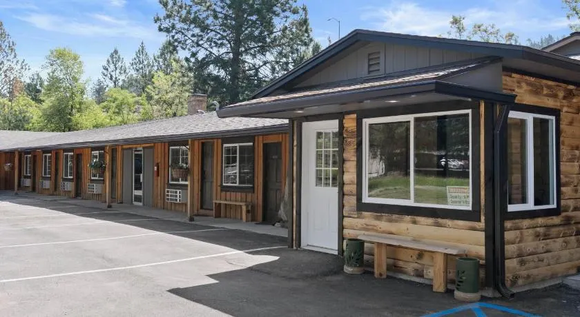 Lake Village Lodge - Image 1