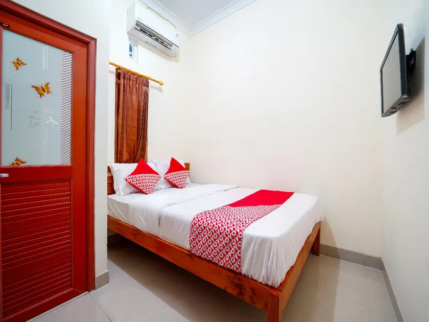 OYO 90869 Happy Homestay Syariah - Image 1