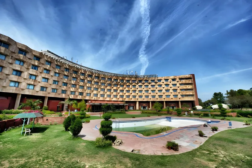 Centaur Hotel - Image 1