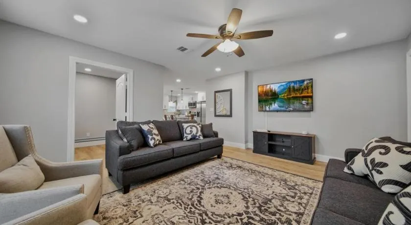 Home in Greater Third Ward - Image 1