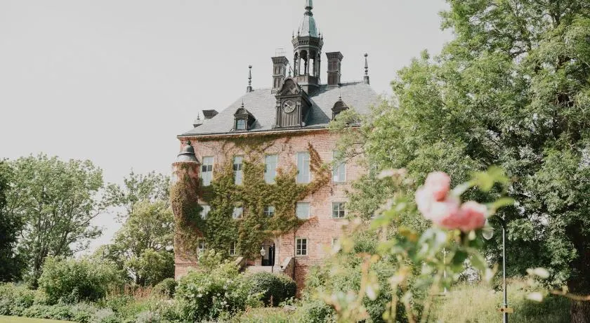 Wiks Slott - Image 1