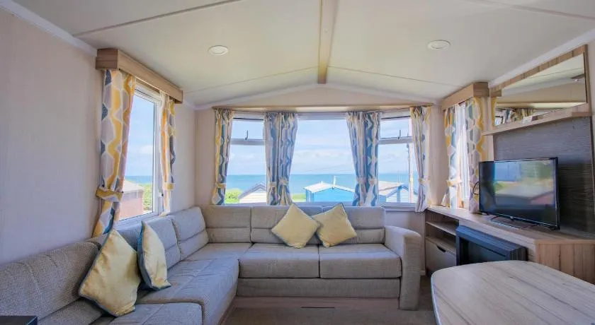 2 Bedroom Sea View Caravan - Image 1