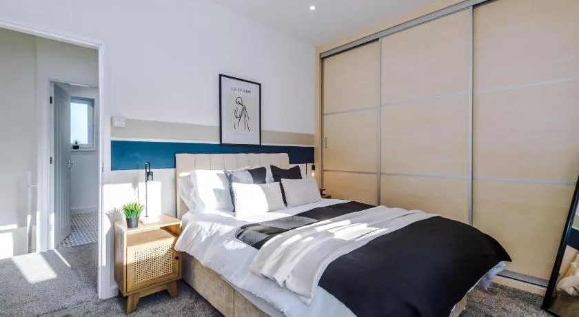 Spacious 2-Bedroom House near Wakefield Centre and Train Station with Free Parking, Ideal for Contractors & Long Stays - NordStay - Image 1