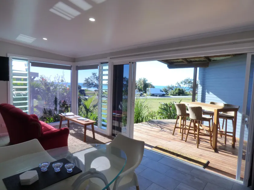 ArtHOUSE Beachfront Accommodation - Image 1