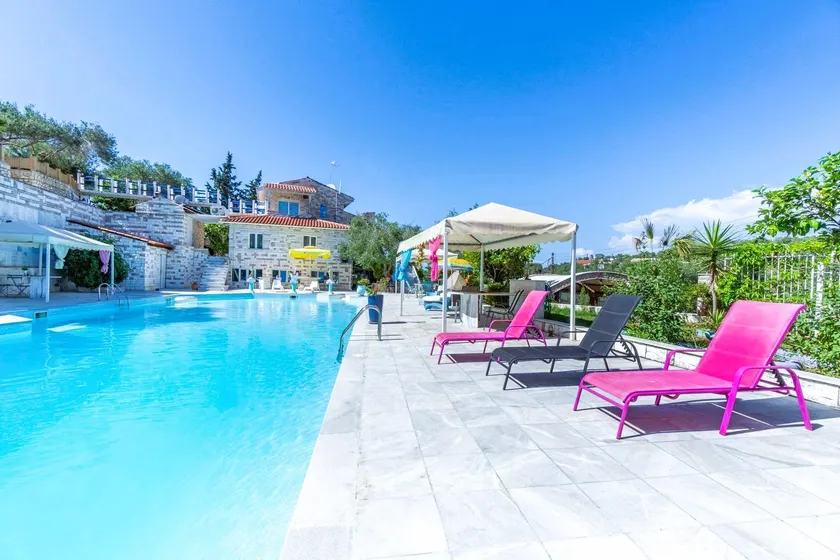 Paco's Resort Holiday Flats - Image 1