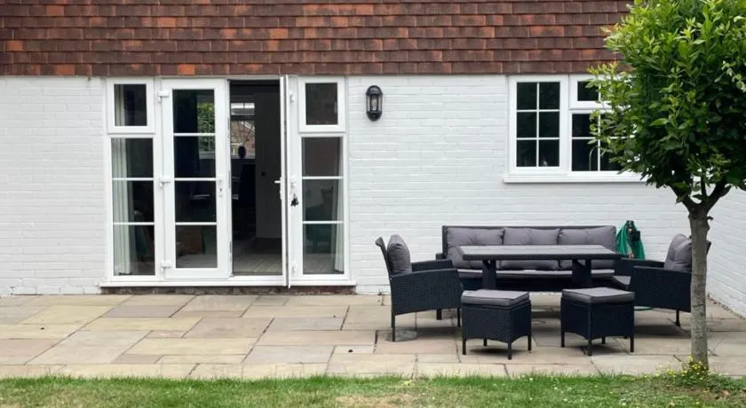 Vicarage Gardens, Wingham - Image 1