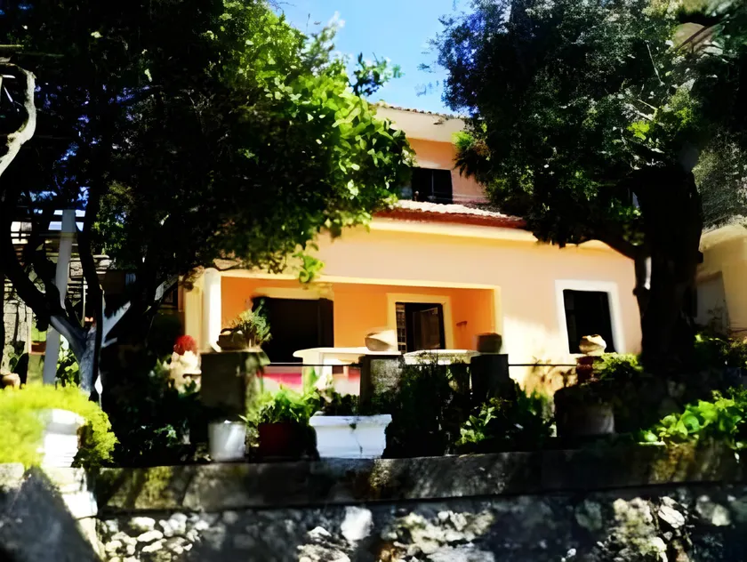 Rapanos Apartments - Image 1