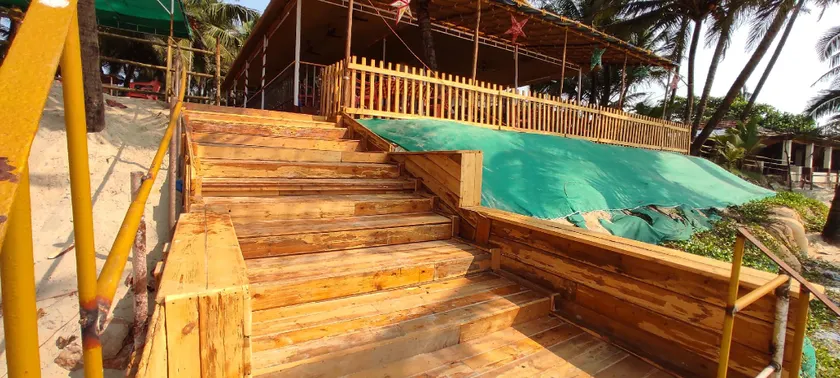Furtado's Beach Front Family Restaurant, Rooms wedding venue and Party Place - Image 1