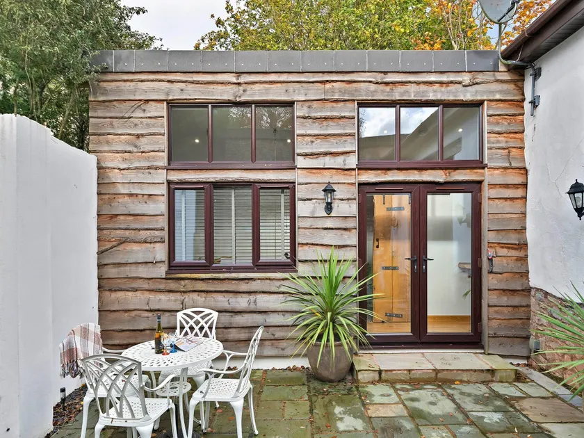 Barn in Devon with Stargazing Bed - Image 1