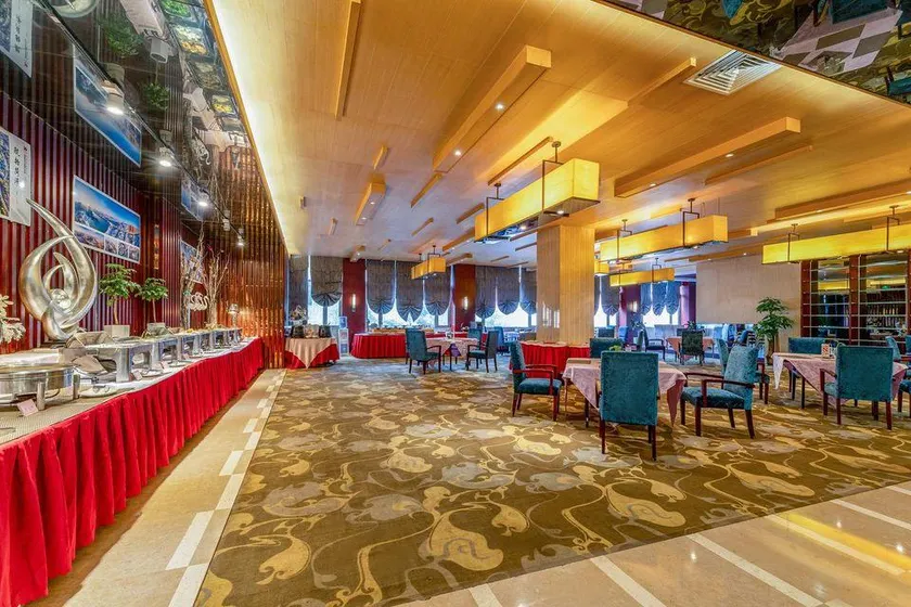 Yin Sheng International Hotel - Image 1