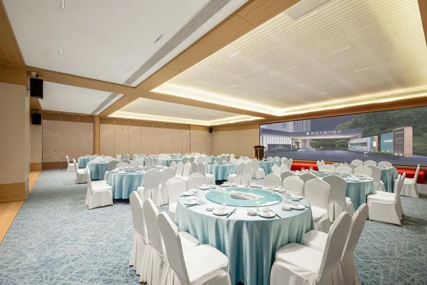 Junyi Dynasty Hotel - Image 1