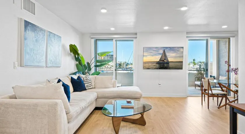 Urban Tide - A Designer Escape Overlooking the Docks - Image 1