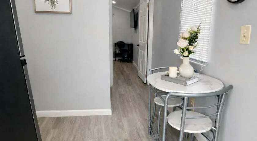 Beautiful independent suite - Image 1