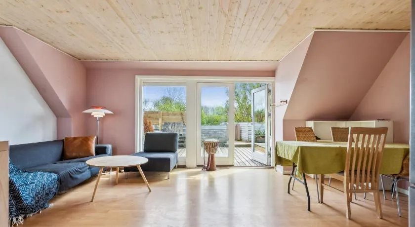 Entire Apartment with 2 Bedrooms and Private Patio - Image 1