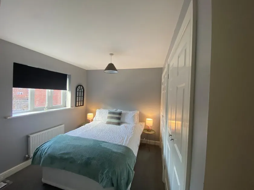 Silver Stag Properties, Spacious 3 BR Haven - Image 1