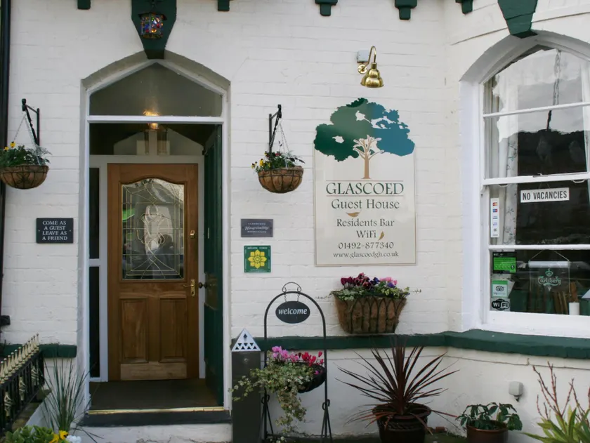 Glascoed Guest House - Image 1