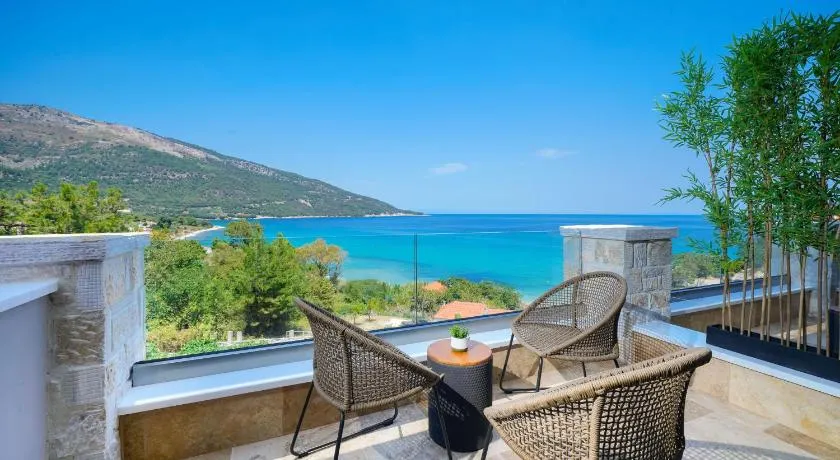 Essentia Luxury - Image 1