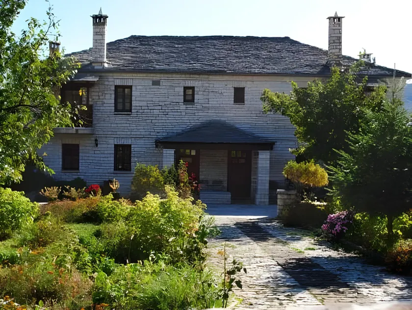 Aloni Guesthouse - Image 1